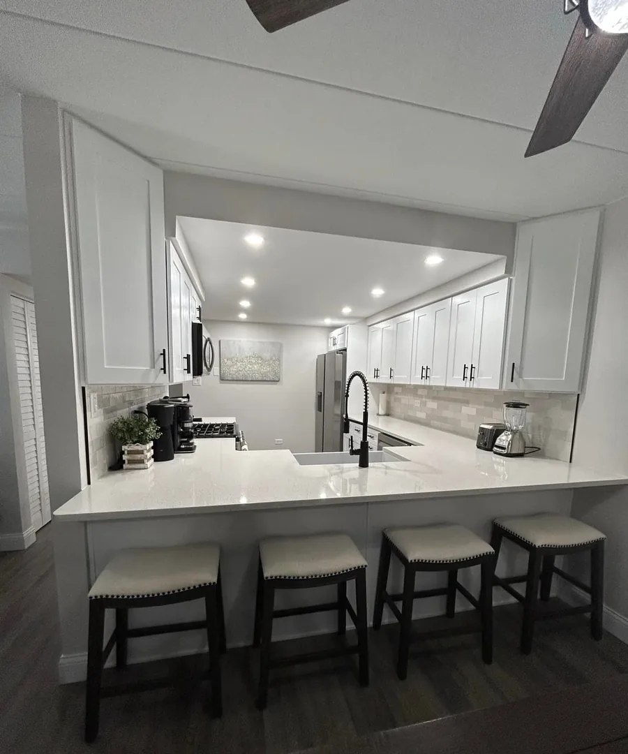 Custom granite kitchen countertop installed by Granite Solution One in Crestwood, IL